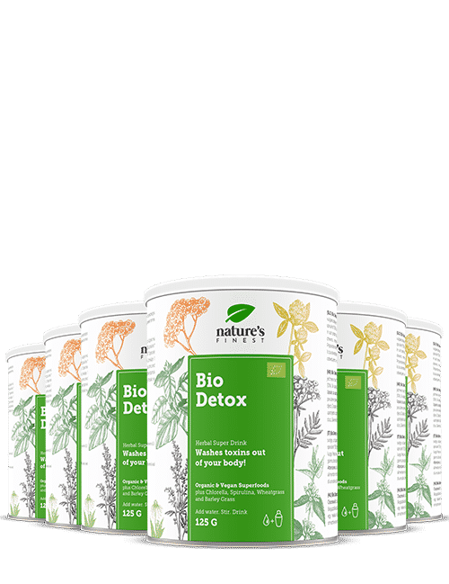 Bio Detox: Erneuern Und Reinigen Mit Grünem Superfood-Pulver Und Chlorella , Organische Clean Drinks